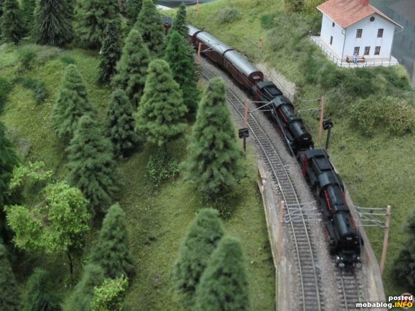 Talwärts rollt diese Doppeltraktion mit Reihe 52 oberhalb der Kalten Rinne