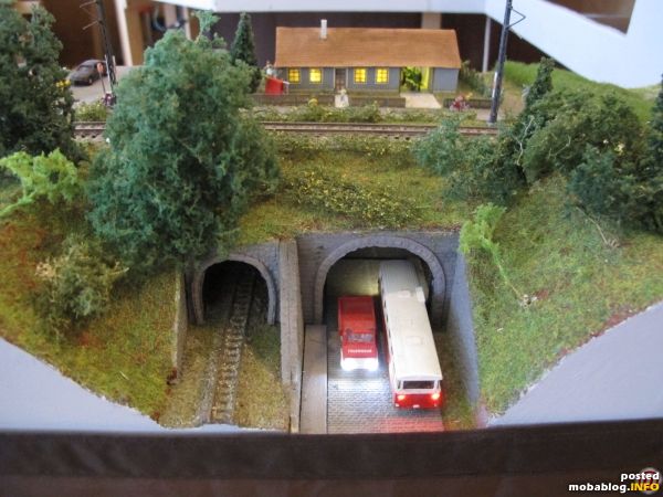 Zahlreiche Module eines Clubkollegen weisen LED-beleuchtete Szenen auf, wie hier dieser Straßentunnel.
