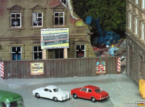 Nachtrag: Das Bauschild steht schon seit einigen Jahren auf der Baustelle und informiert über den "Rückbau" des vormaligen Hauses. Offenbar gibt es Finanzierungsprobleme oder es wurden archäologische Funde entdeckt. Für ...