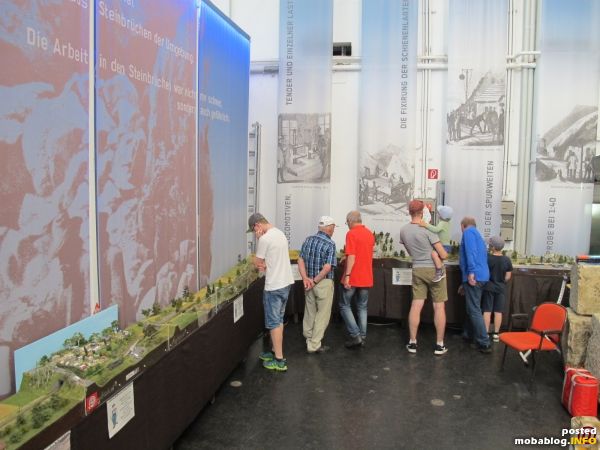 Hier ein Überblick über die Ausstellungssituation - an der Wand entlang wurde die Modulanlage aufgebaut