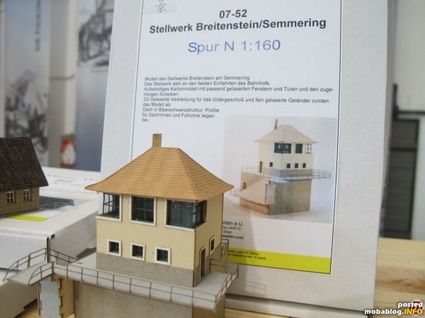 Gemeinsam mit dem MEC N-Spur Austria ist auch wieder ein Verkaufsstand der Firma MICROWELTEN vertreten: diesmal konnten wir die "Juni-Neuheit", ein sehr gut gelungenes Modell des Stellwerks im Bahnhof Breitenstein ...