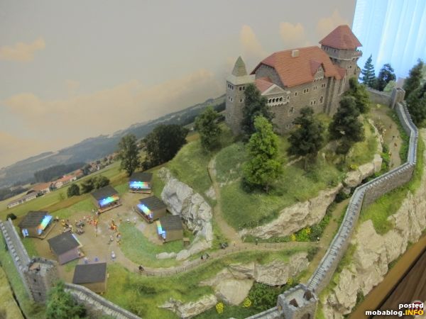 Auch unsere bereits bekannte Burg Liechtenstein in Styrodurbauweise erhielt eine fotorealistische Hintergrundkulisse von Atelier Dietrich.