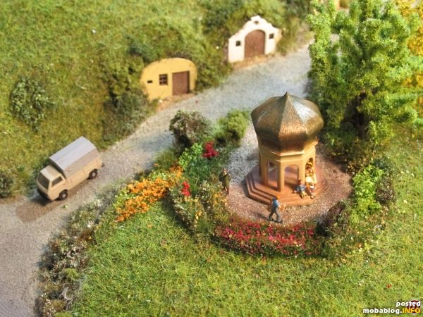 Unser Aussichtspavillon in Form eines Oktogons mit Kupferdach - hier eingebaut auf einer kleinen Erhebung unweit der Kellergasse