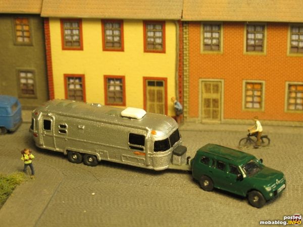 Die schwereren Zugfahrzeuge werden u. a. benötigt, um so große Wohnwagenanhänger wie diesen Airstream Doppelachser zu ziehen
