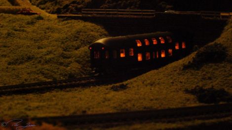 Nach dem Zusammensetzen der Wagen kann man die leicht schummrige Beleuchtung dann genießen.