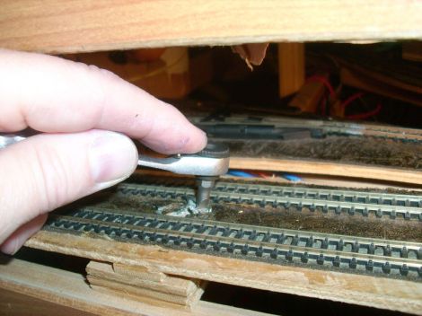 Das ehemalige Ende der Wendel endete nicht auf Niveau 0 sondern +2 cm (OK-hier etwas weniger) weil mir das dann doch zu steil erschien, mit anschließender Rampe auf 0. Damit ...