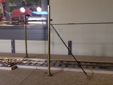 Diese sind einstellbar durch ein Gewindestück mit links und Rechtsgewinde