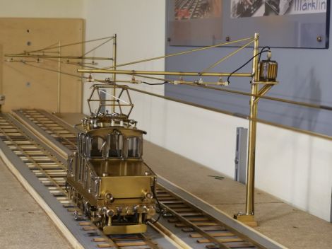 Als Speisepunkt hab ich mir einen Trafo an den Mast gehängt.