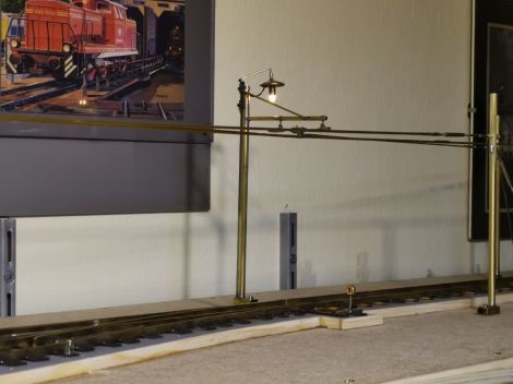 Die Ol wurde auch später umgebaut auf 0,27mm Bronzedraht. Auch wurden zwischendurch Federn an den Endpunkten angebracht um den Temperaturschwankungen entgegen zu wirken. Anfangs sind mir da immer mal Lötstellen ...
