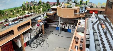 Rechter Anlagenschenkel mit Walsrode und dem "Fummelmeter", der über ein herausnehmbares Anlagenteil angeschlossen werden kann.