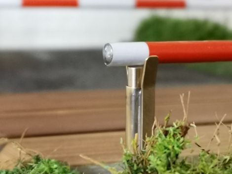 Das nachfedern war beim Bau mir ein wichtiges Thema und hab da auch einiges rum experimentiert......sogar spezielle Federvorichtungen im Stelldraht wurden probiert sowie durch denn Servo über den Arduino.......letztendlich brachte ...