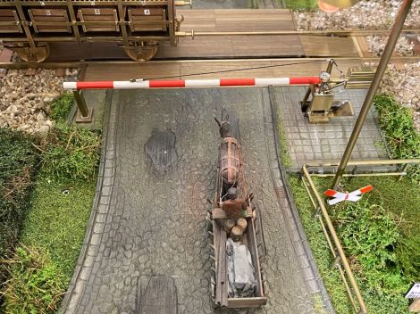 Die Schrankenanlage hat schon den ein oder anderen Esel vor Dummheiten bewahrt :)
