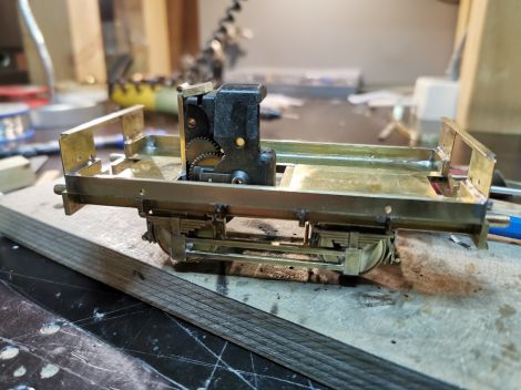 Wie üblich kommt ein HLA von Märklin mit einem umgebauten Motorblock einer ehemaligen E44 zum Einsatz. Auch hier ist der Motor auf die Antriebsachse montiert.