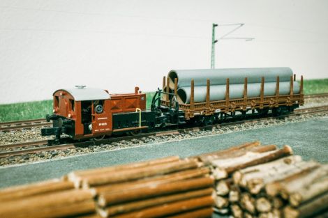 Dort erwische ich sie später mit dem inzwischen beladenen Rungenwagen.