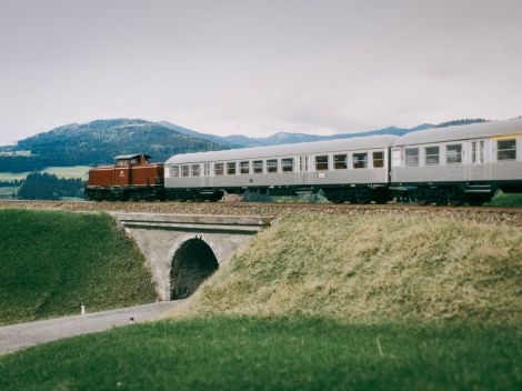 Sowohl Lok als aus Wagons stammen aus Röwa-Formen, beide von Minitrix übernommen worden.