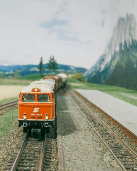 Die ÖBB 2043 ist von Jägerndorfer, eine der ersten Loks die ich neu erstanden habe, am Rande einer Konferenz in Graz 2014. Bis auf die etwas kleinen Puffer gefällt mir ...