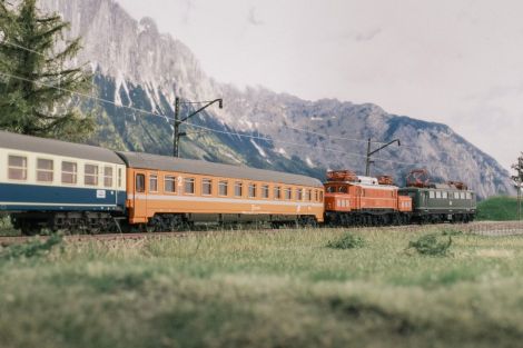 Hier habe ich sie bei einer Überführungsfahrt an einem D-Zug erwischt.