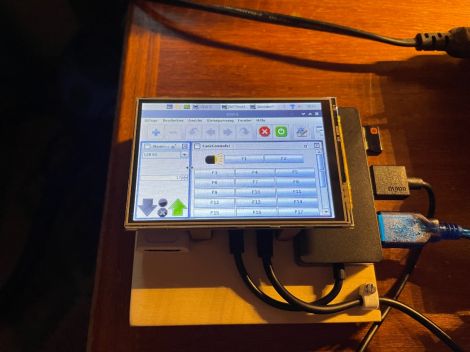 Als "Empfänger" für Wlan-Steuerung den kleinsten von Raspberry Pi Zero W mit noch gut lesbaren Bildschirm.....ok, das Hochfahren fordert eine Tasse Kaffe :)
Aber selbst bei aller Einfachheit funktioniert dieses sehr ...