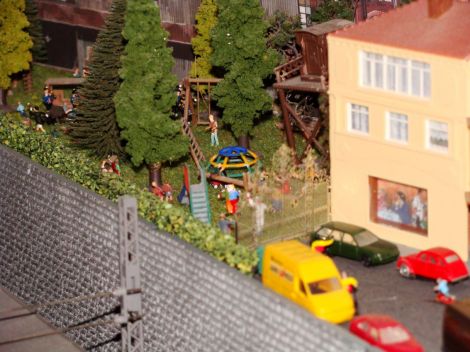 An die kleinen wurde auch gedacht . Kindergarten mit großem Spielplatz .