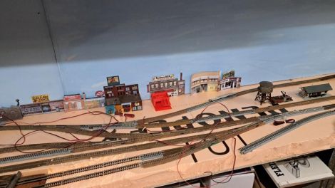 Abzweigung der Mainline und eine kleine Station.