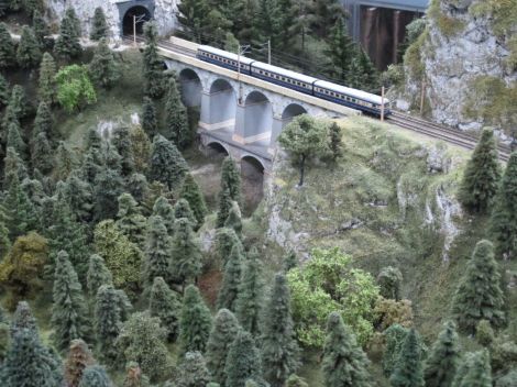 Wie in alten Zeiten: ein VT 5045 als Triebwagenschnellzug an der Krauselklause