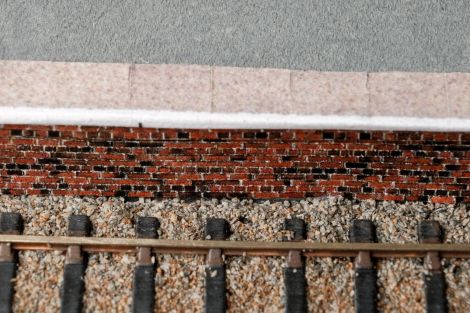 Testfoto mit Bahnsteigkante und Oberfläche. Alles noch zu sauber, wird später noch eingedreckt, aber derweil mal gut so.
