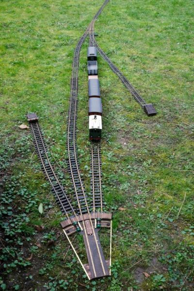 Das war der letzte Zug heute nach Ankunft. Druck und Gastank sind bereits abgelassen. Dann kam der Abbau. Aktuell keine Spur mehr von der Grasbahn.