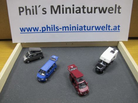 Zum Abschluss zeige ich noch unsere Top-Neuheiten, welche auf der Ausstellung zu begutachten waren: der Ford-Ranger mit einer Nordstar-Absetzkabine und die VW-Campingbusse T5 in verschiedenen Varianten und geöffneten Türen - ...