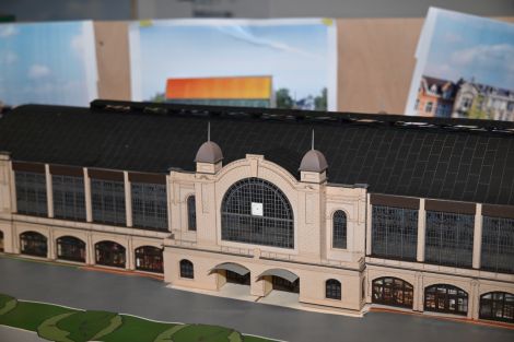 und zum Abschluss noch das Portal mit Masten.