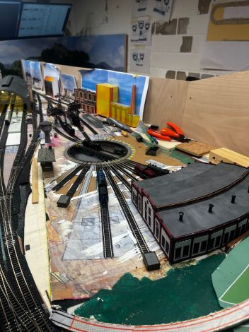 Gleise im BW sind verlegt und erste Tests erfolgt.